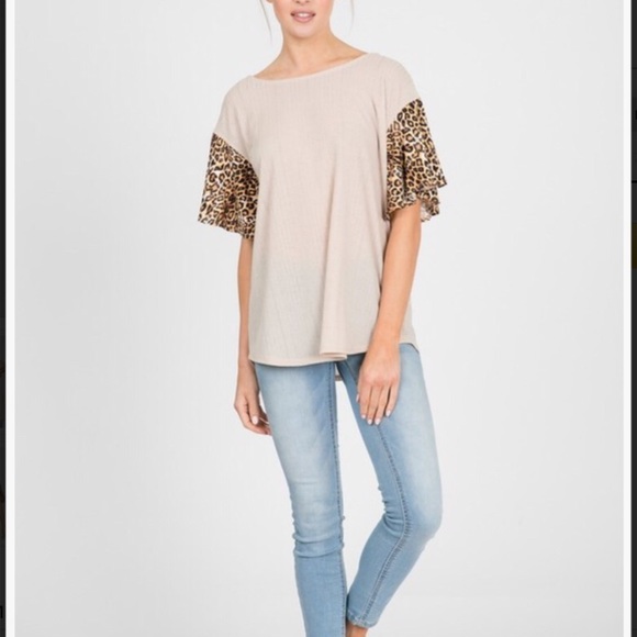 🔥Taupe Top With Leopard Print Ruffle Sleeves - Picture 3 of 6